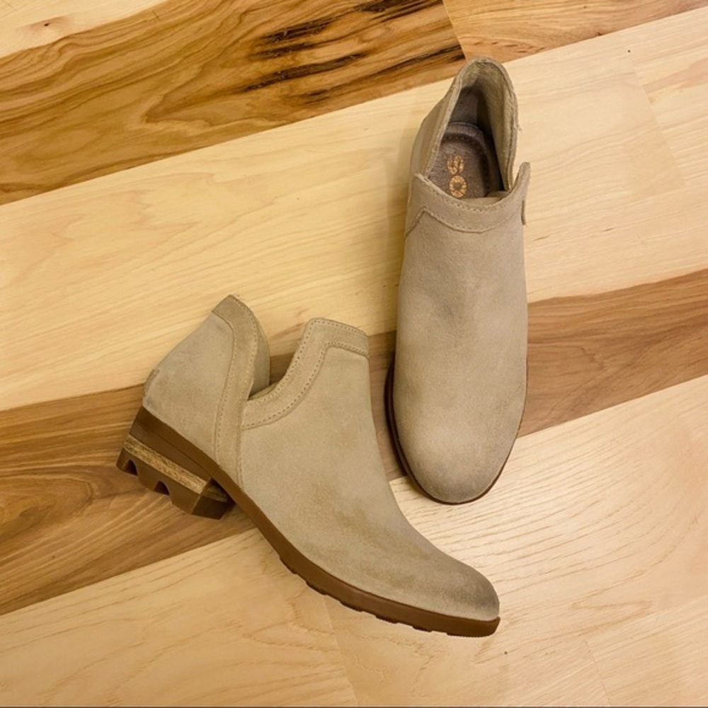 Sorel Beige Suede Ankle Booties